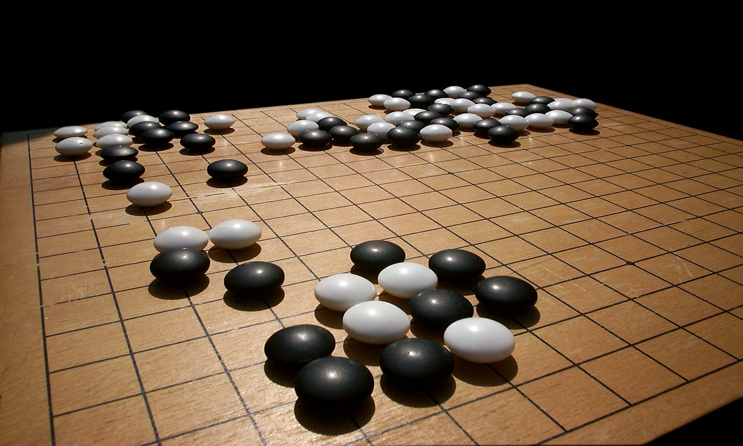 Plancia del gioco del Go, Belgio. Credit: Fcb981 / Wikipedia. Licenza: CC BY-SA 3.0 Plancia del gioco del Go, Belgio. Credit: Fcb981 / Wikipedia. Licenza: CC BY-SA 3.0