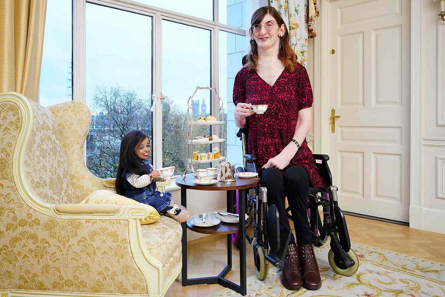 World's Tallest Woman Meets World's Shortest Woman: 'You're So Beautiful'