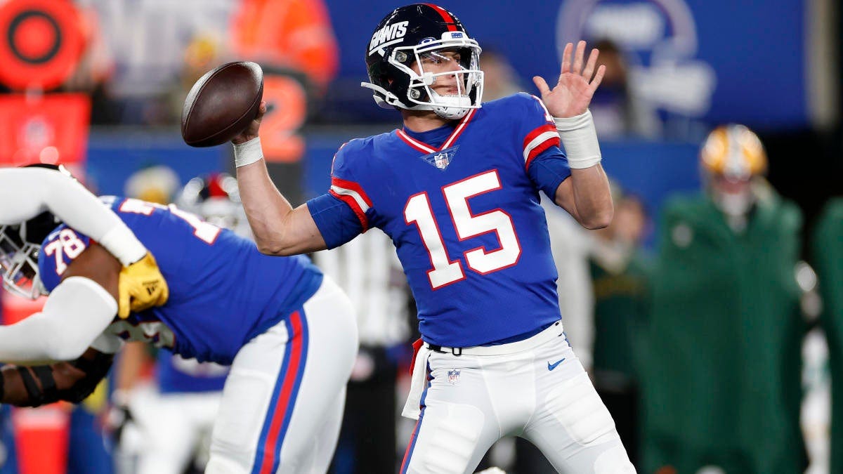 Giants' Tommy DeVito makes history: All the records the rookie QB broke in  upset 'MNF' win vs. Packers - CBSSports.com