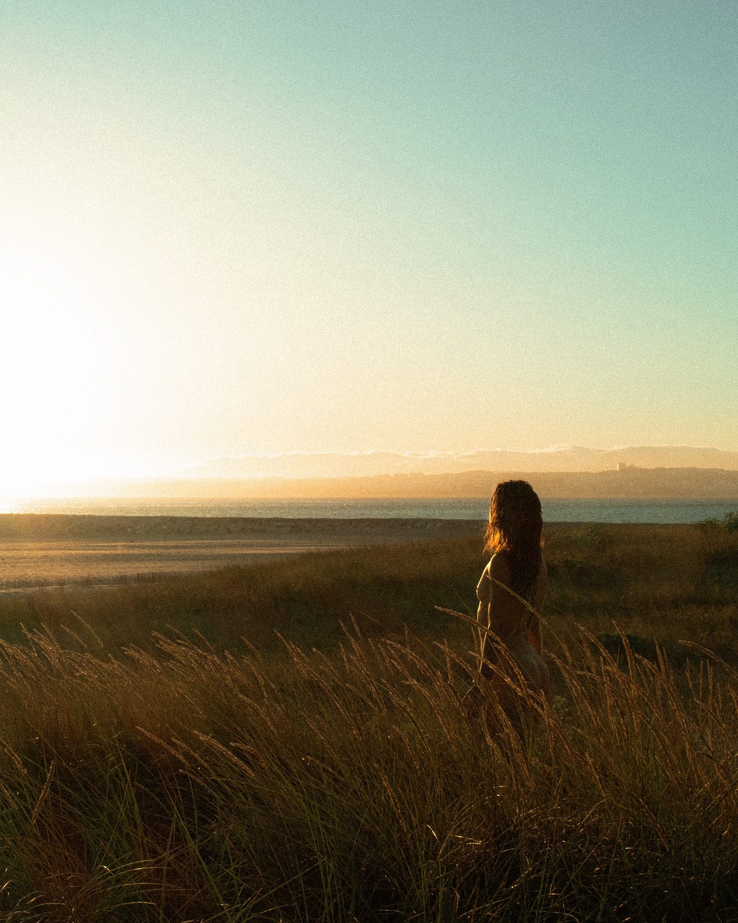 An image added by nadir on Jun 04, 2024. May present: girl, sky, cloud, people in nature, flash photography.