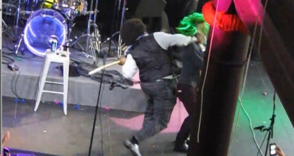 afroman punches female fan onstage gossip 2015 images afroman punches female fan onstage gossip 2015 images