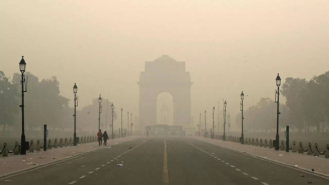 Delhi pollution: Air quality dips into 'severe category' today, AQI crosses  400 | Delhi News - Times of India