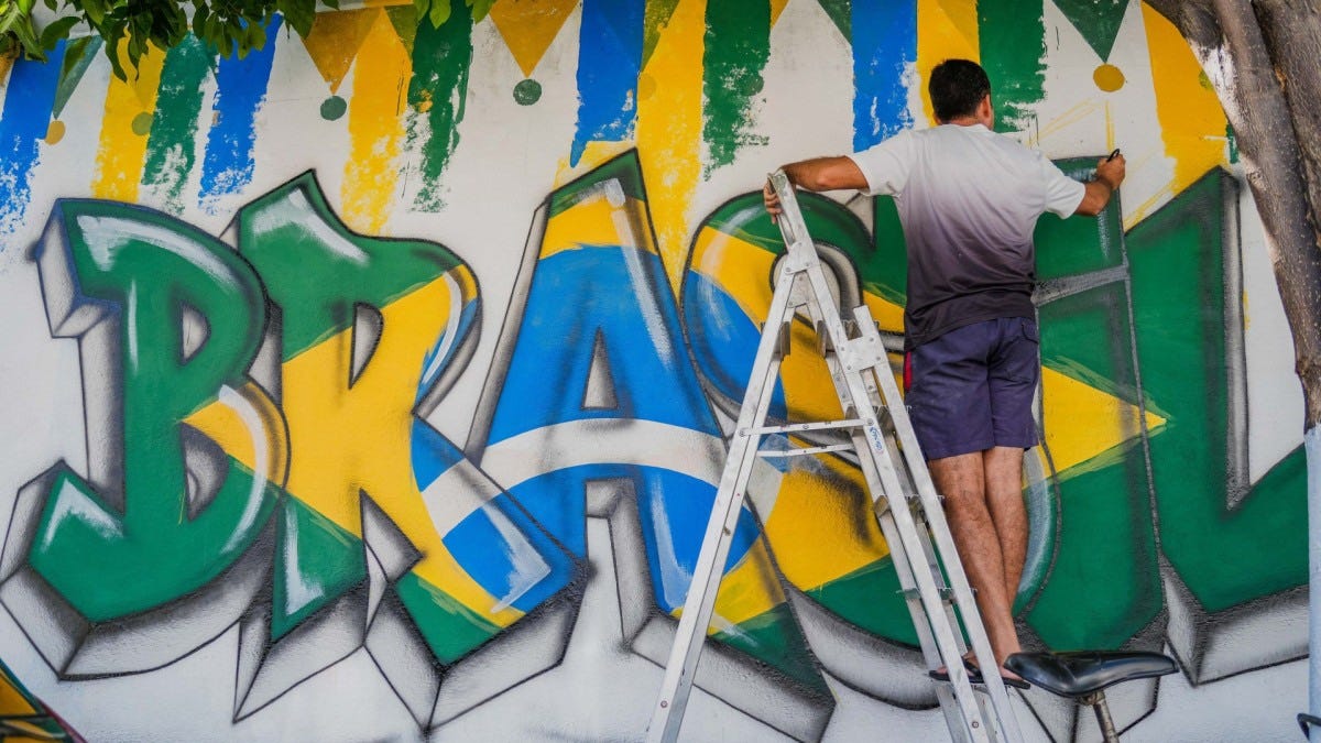 Família mantém há mais de 50 anos tradição de decorar rua para a Copa em  Fortaleza