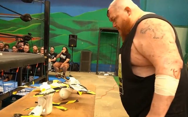 [Screenshot: Tremont inspects fan table]