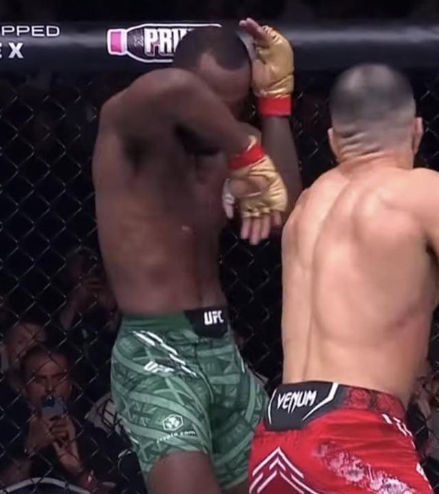 r/ufc - What’s up with this defense? r/ufc - What’s up with this defense?