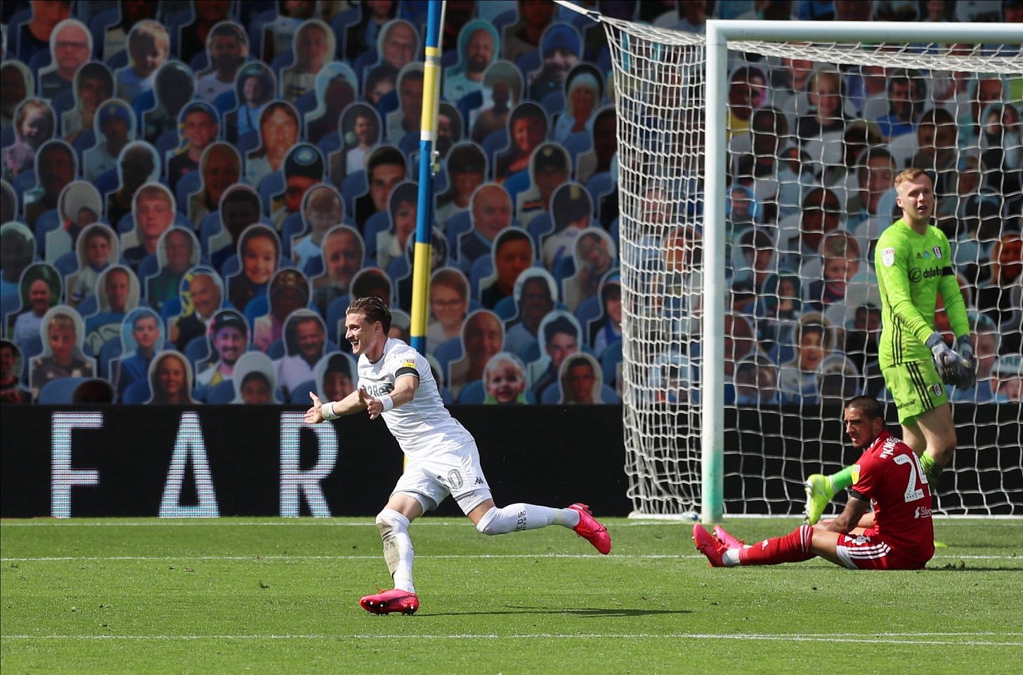 Class', 'Never change' - Plenty of Leeds United fans are loving one  player's performance v Fulham | Football League World