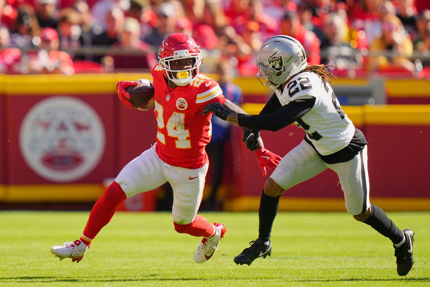Brashard Smith Fantasy Football Waiver Wire: Should Managers Pick Up the  Chiefs' RB This Week?