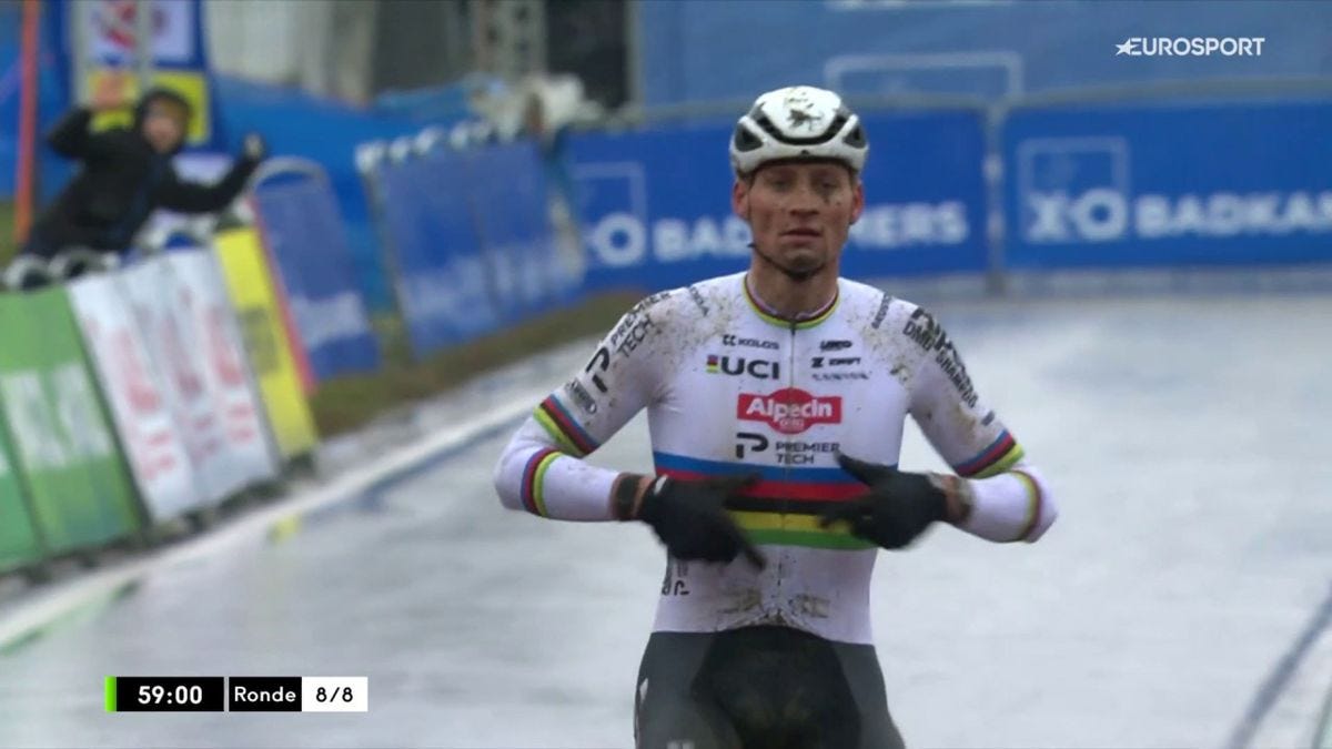 Mathieu van der Poel comincia il 2026 con una vittoria! Battuto Verstrynge  nonostante caduta, Thibay Nys solo 3°: rivivi il finale di Baal