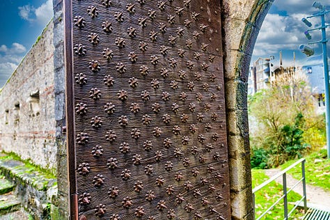 Pau castle backdoor to the alley