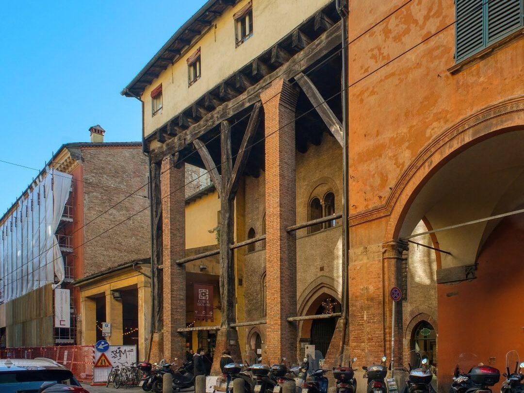 I sette segreti di Bologna: un'insolita guida nel centro città I sette segreti di Bologna: un'insolita guida nel centro città