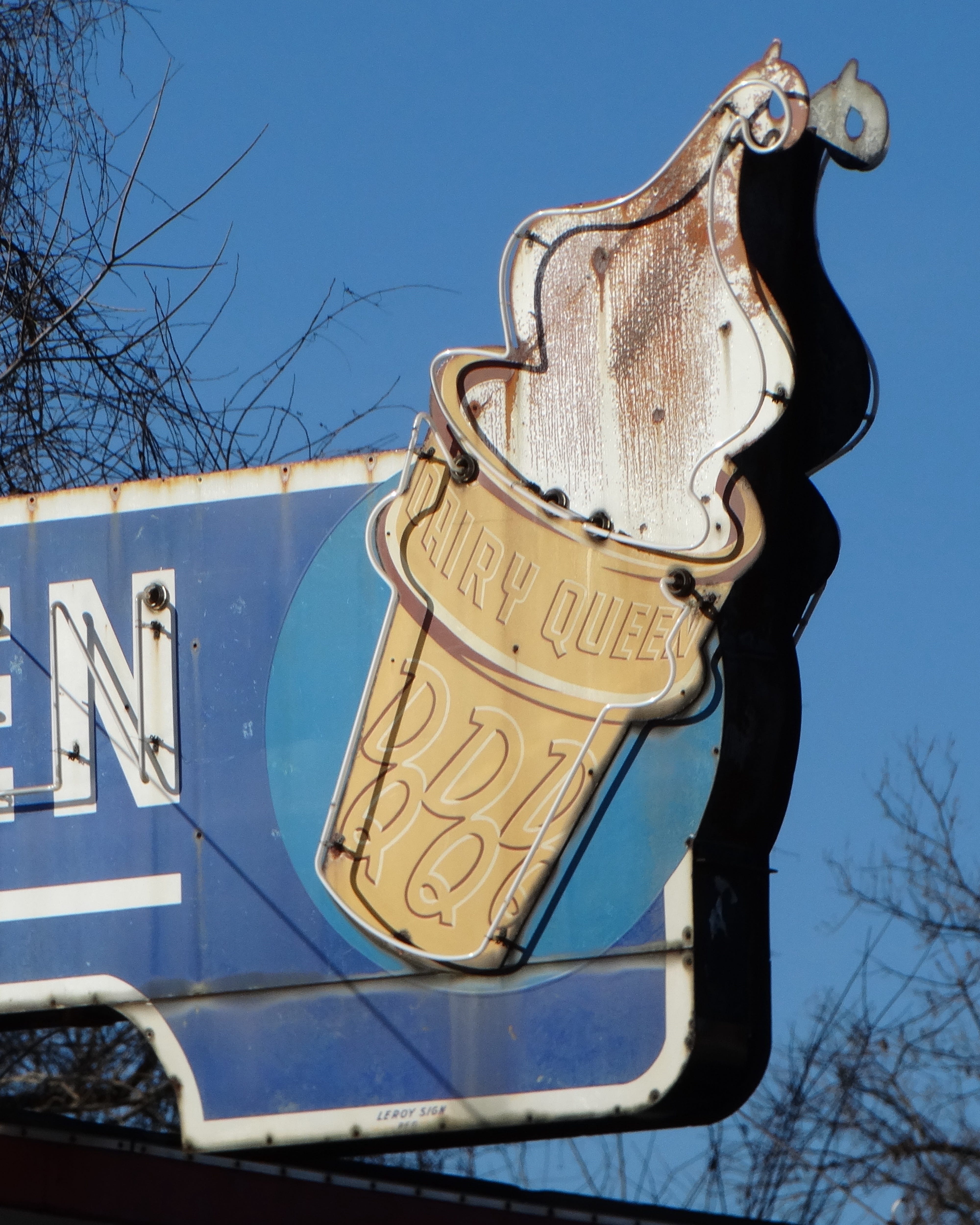 70s 80s Dairy Queen ホーローサイン PARKINGONLY Historic Dairy Queen sign destroyed in storm