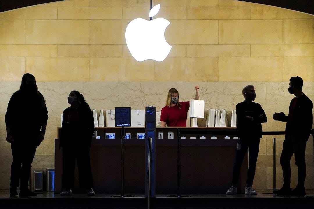 Apple cuts jobs across sales team | Reuters
