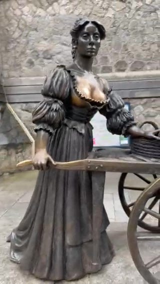 Molly Malone - by Samuel Whisperleaf - Love Ireland