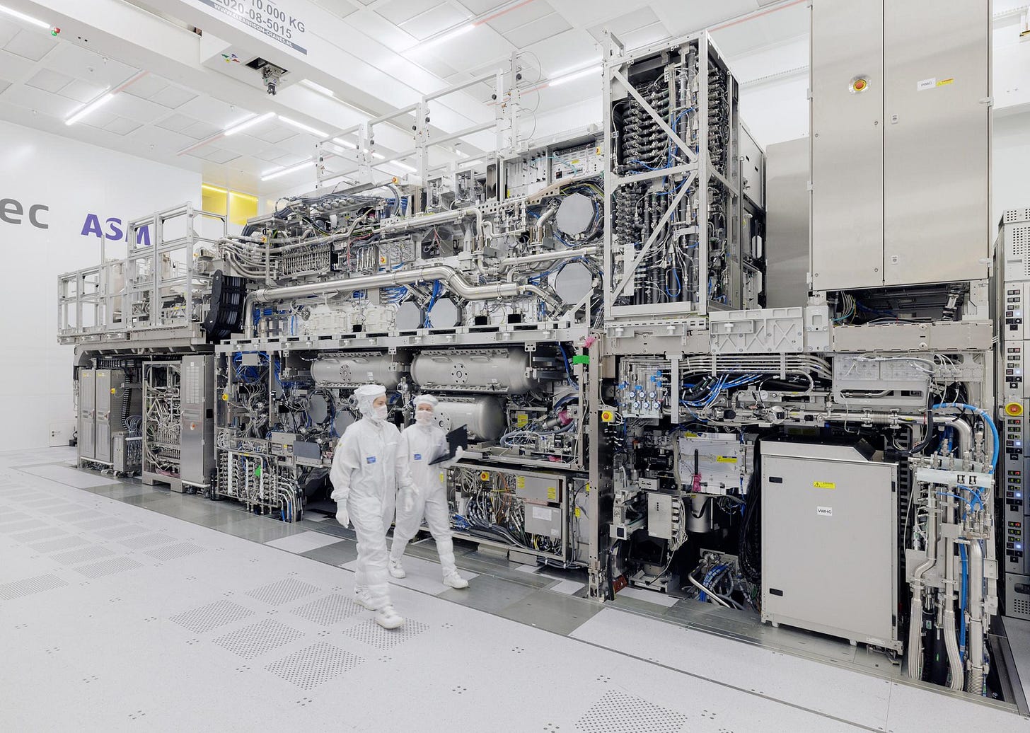 ASML's latest chipmaking machine, weighs as much as two Airbus A320s and  costs $380 million : r/MachinePorn