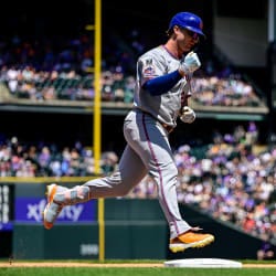 Pete Alonso pega 3 hits, 2 HR e impulsa 4 Pete Alonso pega 3 hits, 2 HR e impulsa 4