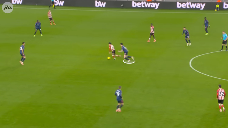 A group of people playing football
AI-generated content may be incorrect. A group of people playing football
AI-generated content may be incorrect.