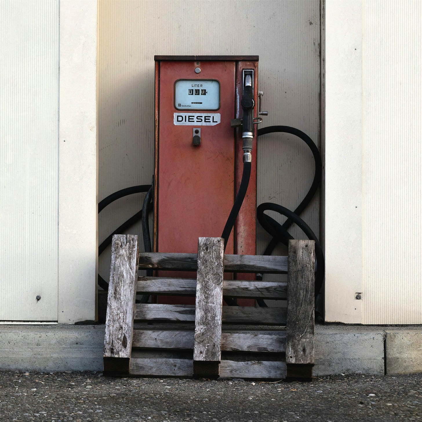 red and black gas dispenser red and black gas dispenser