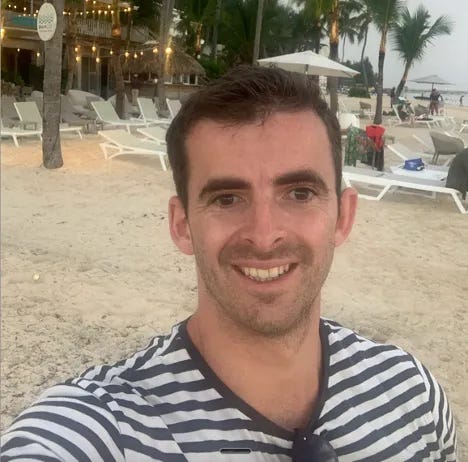 A person taking a selfie on a beach

AI-generated content may be incorrect.