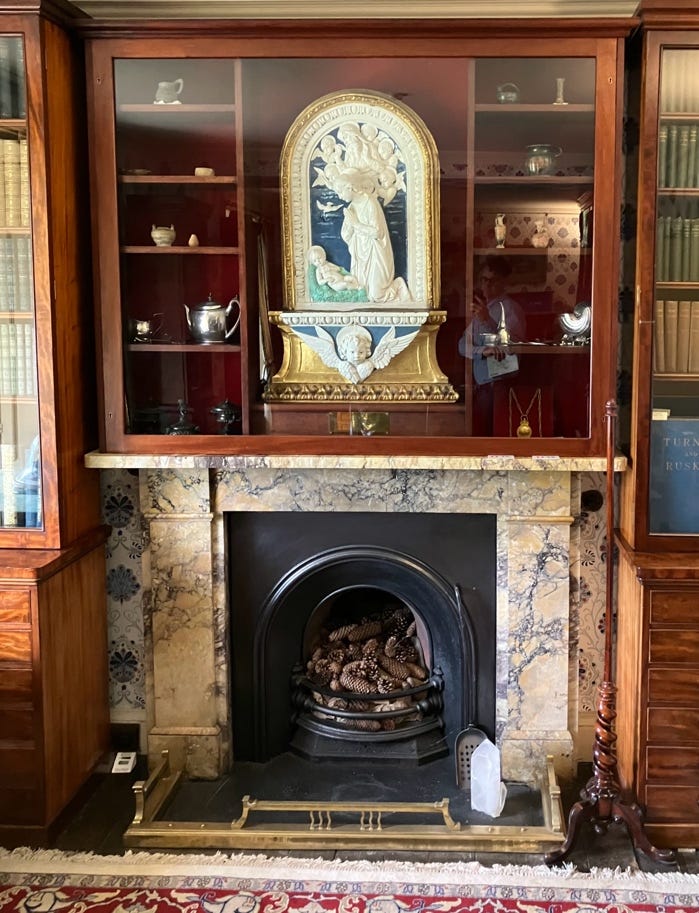 A fireplace with a statue in it

Description automatically generated