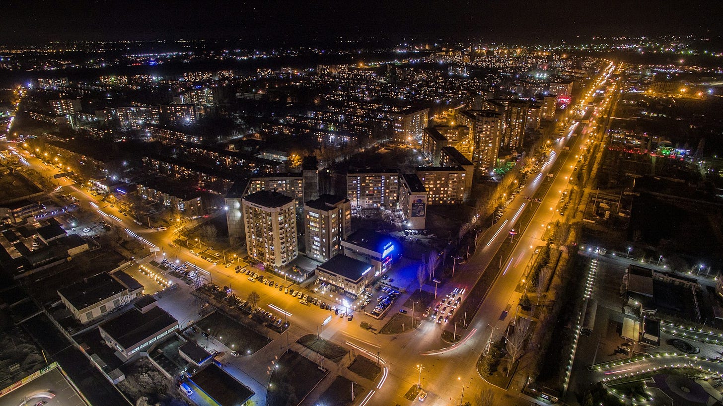 Aerial view showing two roads intersection in a city.