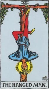 Significado El Colgado - Arcano 12 del Tarot - MenteYoga Significado El Colgado - Arcano 12 del Tarot - MenteYoga