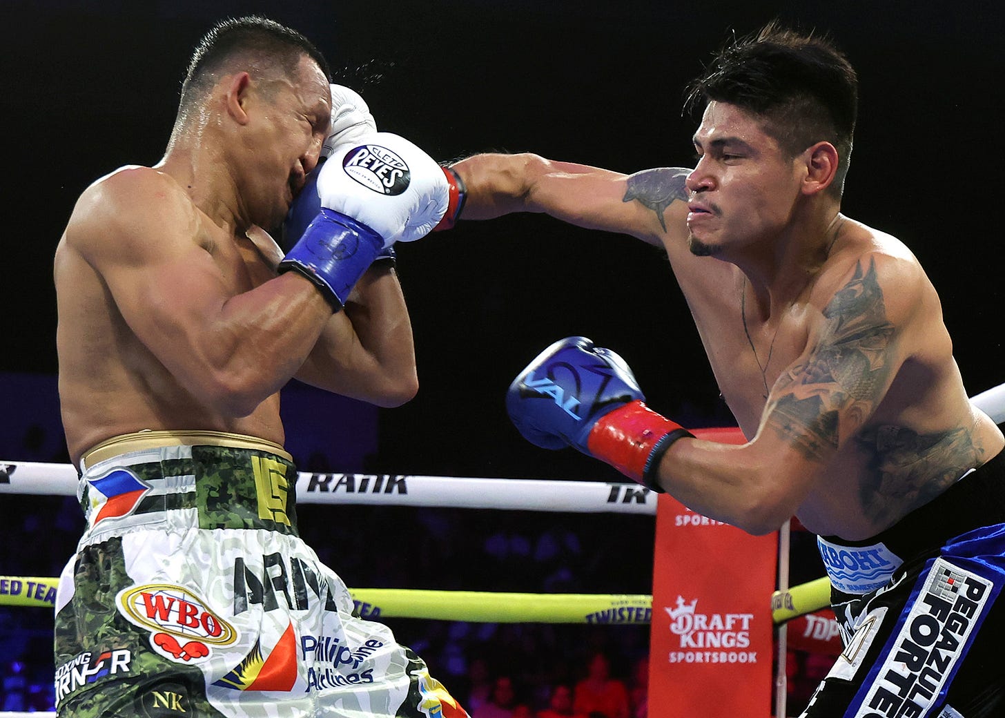 Emanuel Navarrete vs Charly Suarez_action3.jpg
