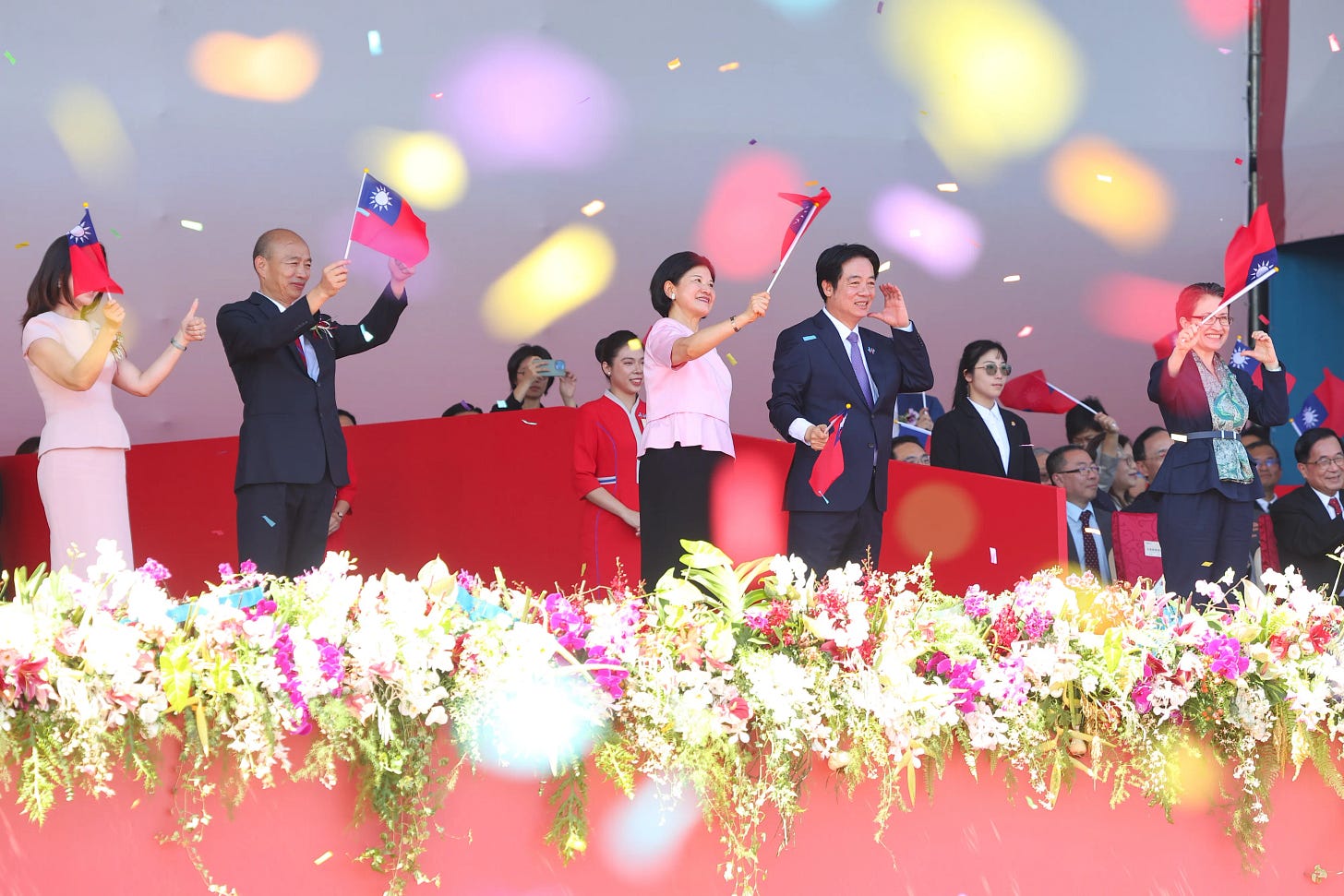 20251010-总统赖清德(右二)、副总统萧美琴(右一)、立法院长韩国瑜(左二)10日出席中华民国114年国庆大会。(颜麟宇摄) 20251010-总统赖清德(右二)、副总统萧美琴(右一)、立法院长韩国瑜(左二)10日出席中华民国114年国庆大会。(颜麟宇摄)