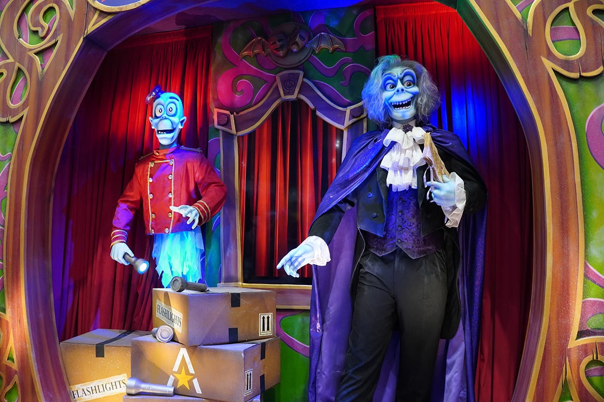 No Legs Larry and Maestro character reveal at IAAPA Expo