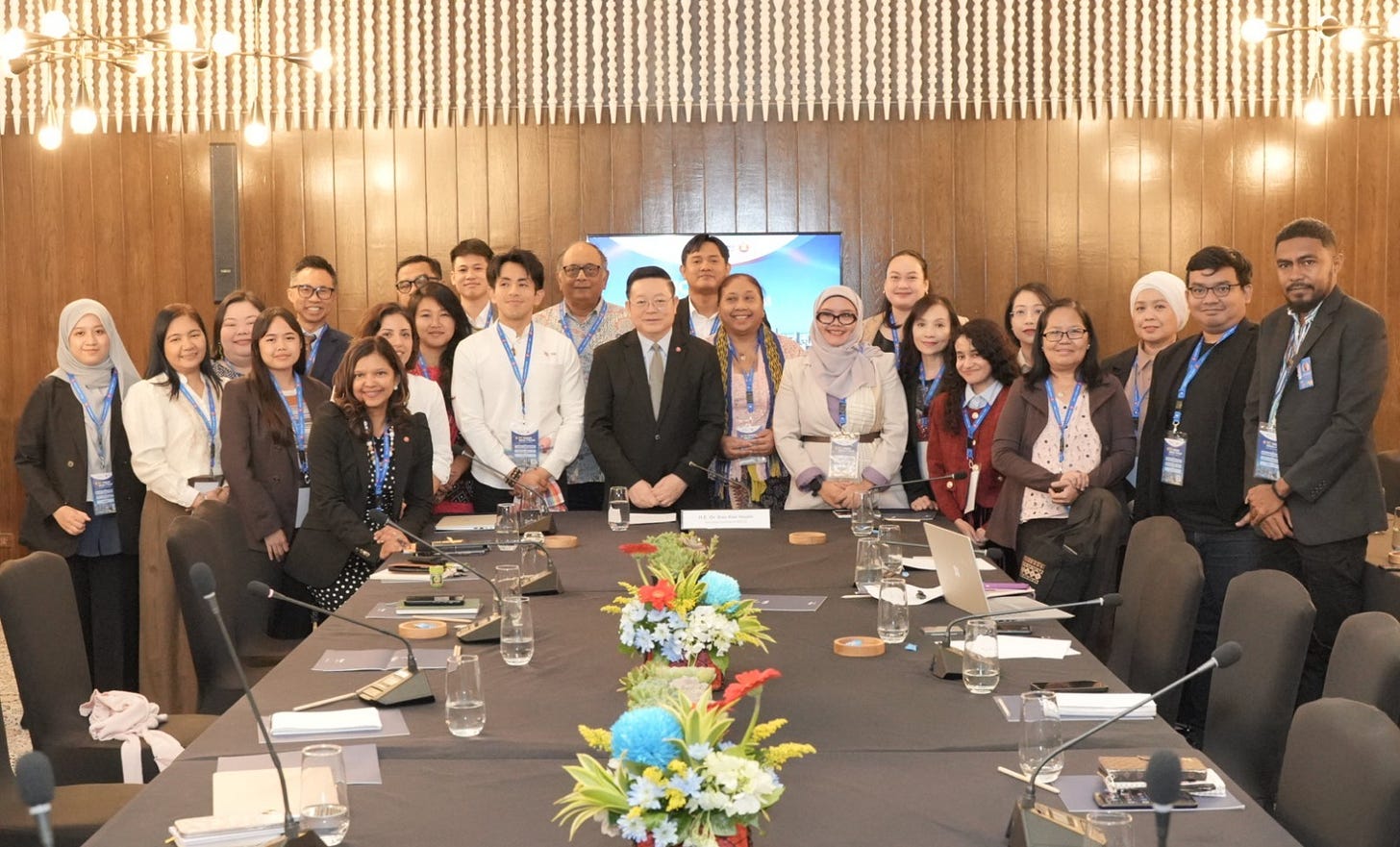 ASEAN Secretary-General Dr. Kao Kim Hourn addresses journalists during the 10th ASEAN Media Forum in Manila, discussing the future of regional journalism, AI, and public communication.
