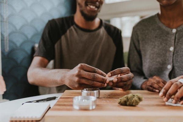 couple-using-medical-marijuana-2025-02-10-01-28-46-utc-pichi