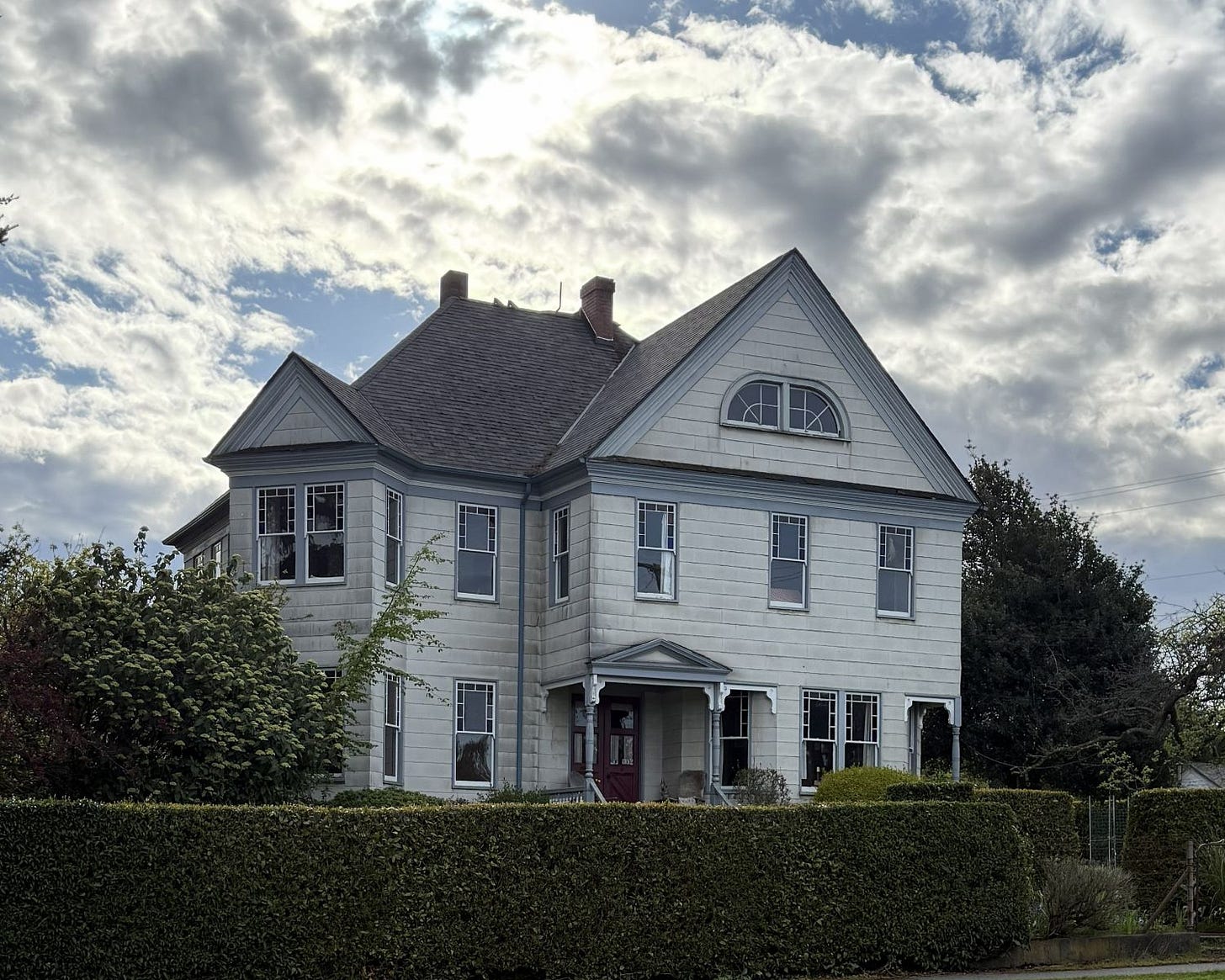 A 2-story Victorian House with a corner box bay and prairie glass in the upper sashes