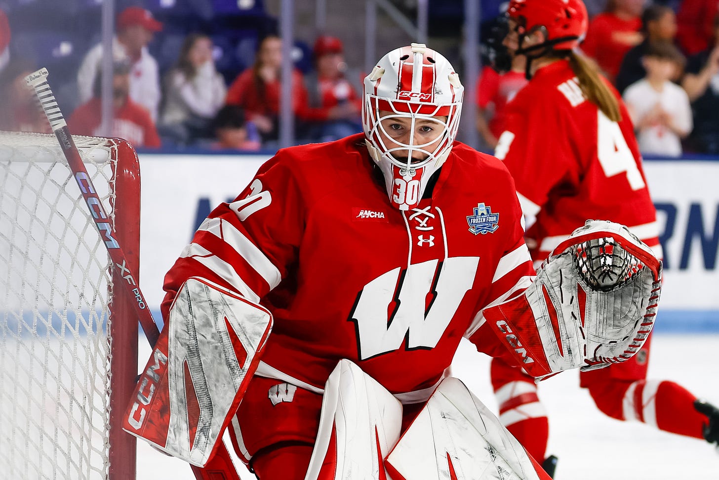 Wisconsin women's hockey goaltender Ava McNaughton