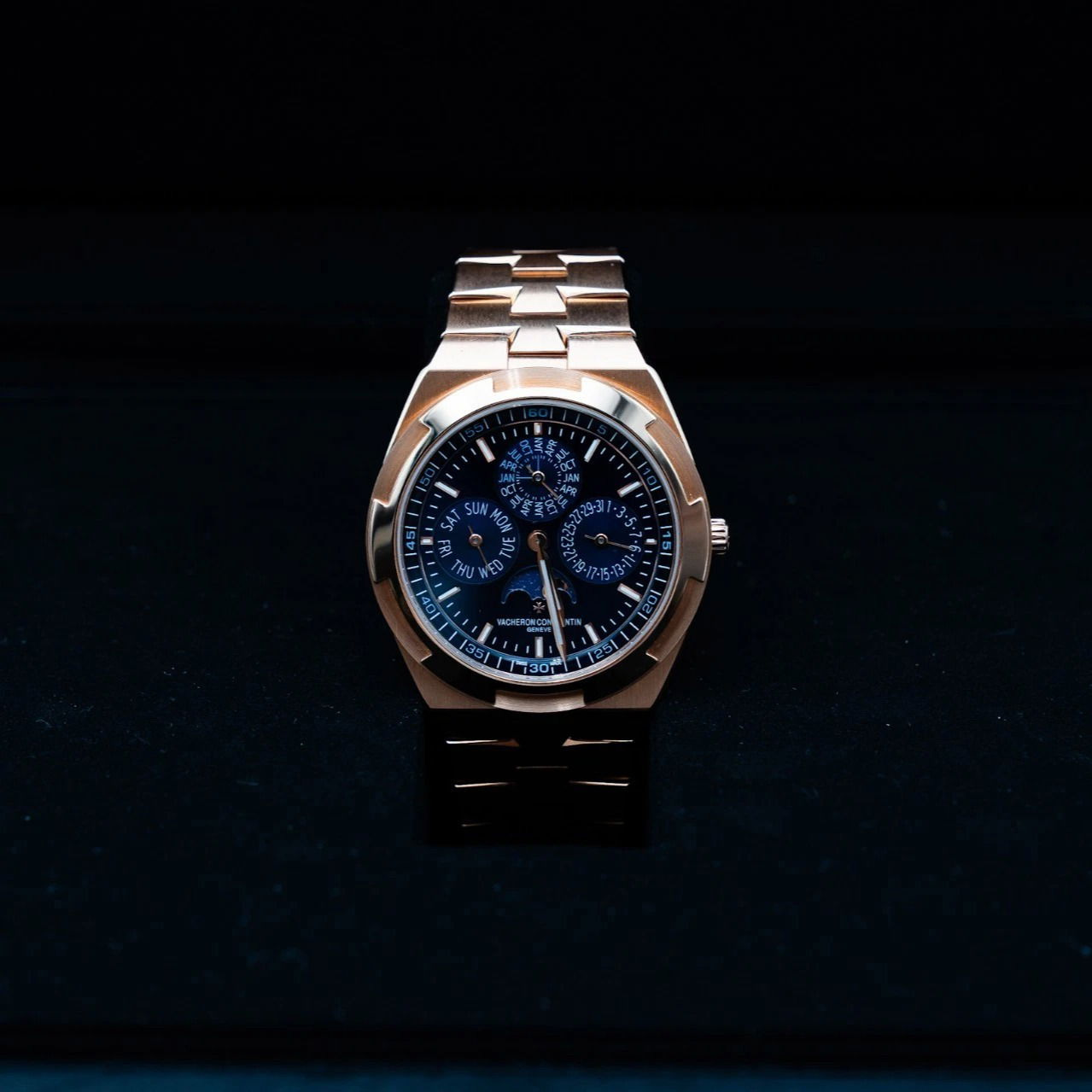 2021 Vacheron Constantin Overseas Ultra-Thin Perpetual Calendar 4300V/120R-B509 Listing Image 1 2021 Vacheron Constantin Overseas Ultra-Thin Perpetual Calendar 4300V/120R-B509 Listing Image 1