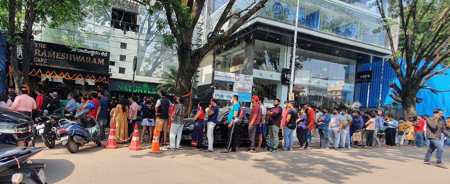 Sharan Poovanna on Twitter: "Q outside Rameshwaram, Indiranagar Bangalore  takes its dosa very seriously. https://t.co/B7bI0WI85O" / Twitter