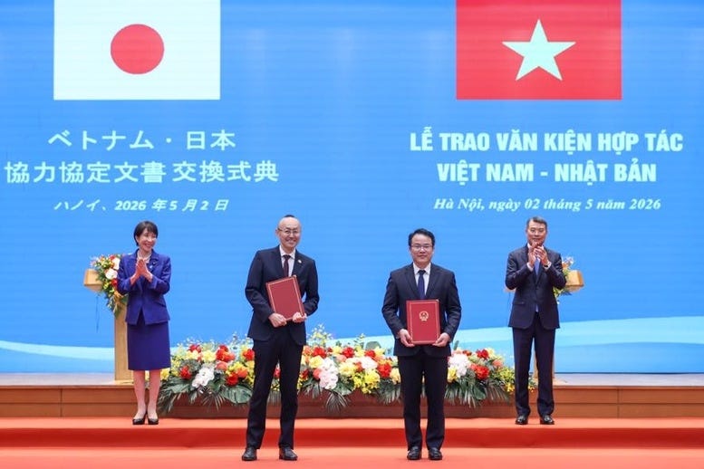 Thủ tướng Lê Minh Hưng và Thủ tướng Takaichi Sanae chứng kiến trao Thoả thuận vay (L/A) cho Dự án Phát triển nông thôn thích ứng với thiên tai giữa Chính phủ Việt Nam và Cơ quan Hợp tác quốc tế Nhật Bản (JICA) - Ảnh: VGP