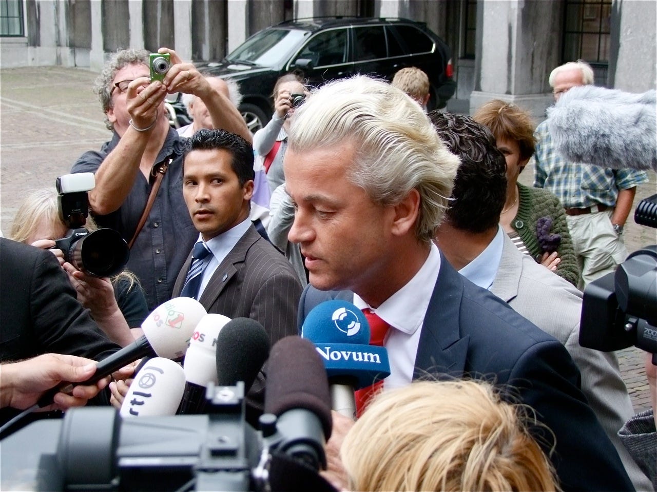 https://www.flickr.com/photos/roel1943/4818319905