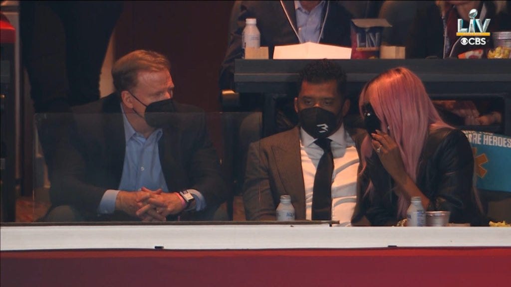 Roger Goodell, Russell Wilson, Ciara, en el Super Bowl LV