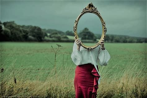 What Do You See When You Look into Your Mirror? | About Islam