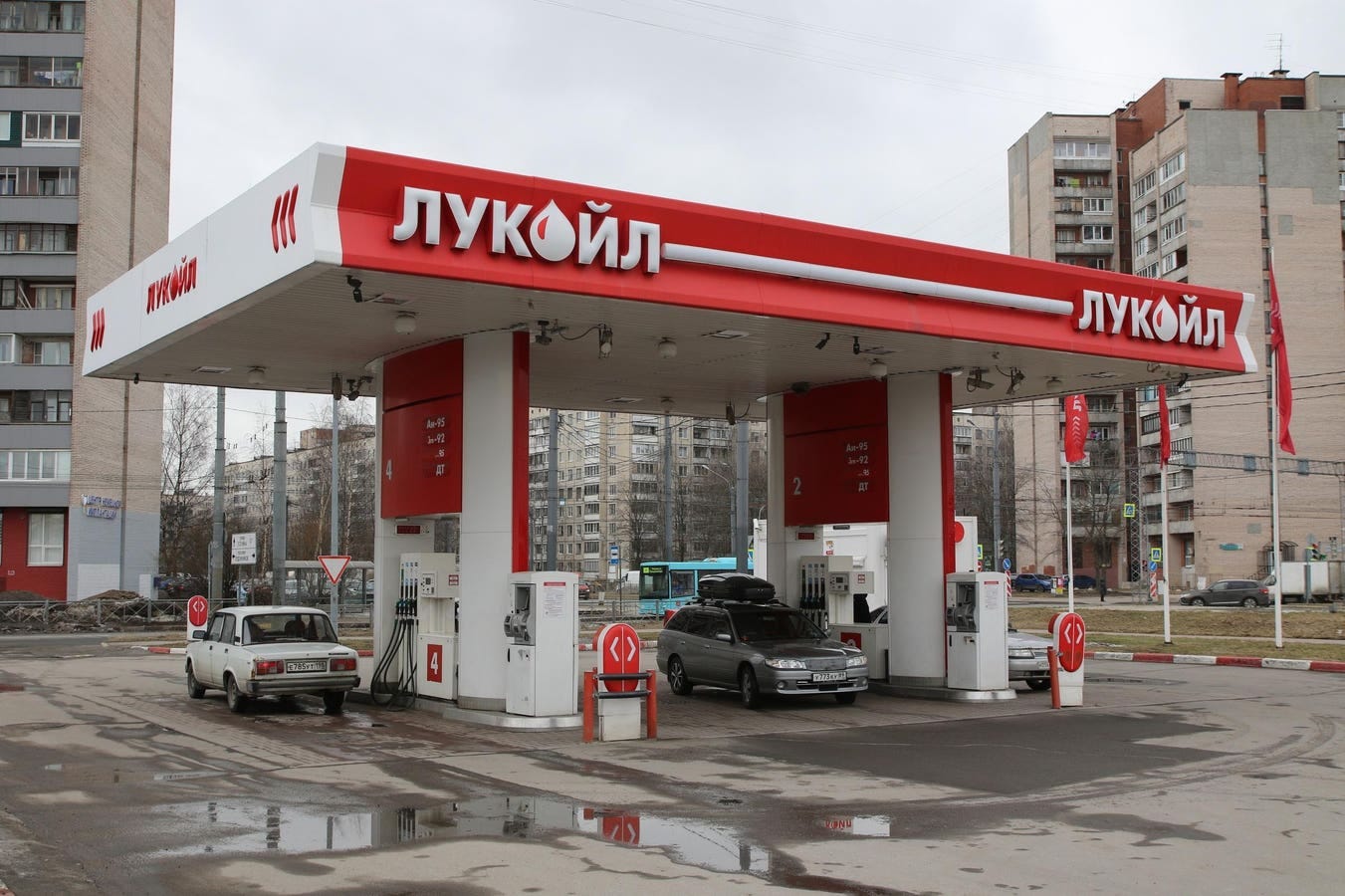 Russia's Fuel Crisis Deepens As Kremlin Warns Gas Station Owners Russia's Fuel Crisis Deepens As Kremlin Warns Gas Station Owners