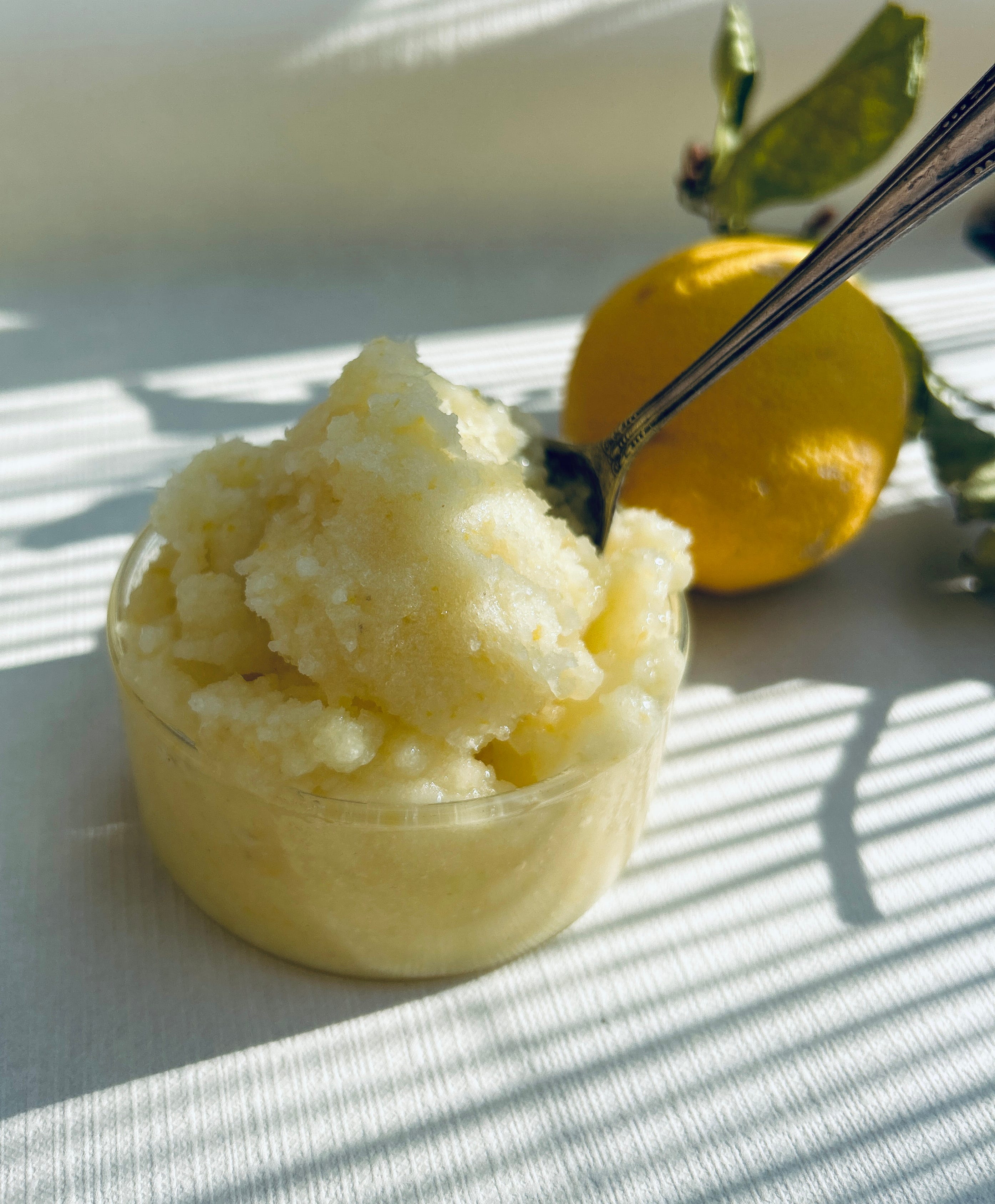 De allercitroenigste citroengelato/granita - by Merijn Tol, image size:2789x3375
