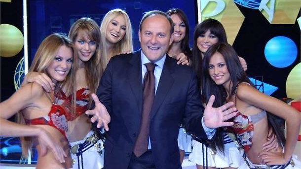 PASSAPAROLA: IN SPAGNA SI FESTEGGIANO I SUOI 20 ANNI. IN ITALIA SAREBBE  ANCORA FATTIBILE? | BUBINOBLOG - Ascolti e Notizie sulla Tv
