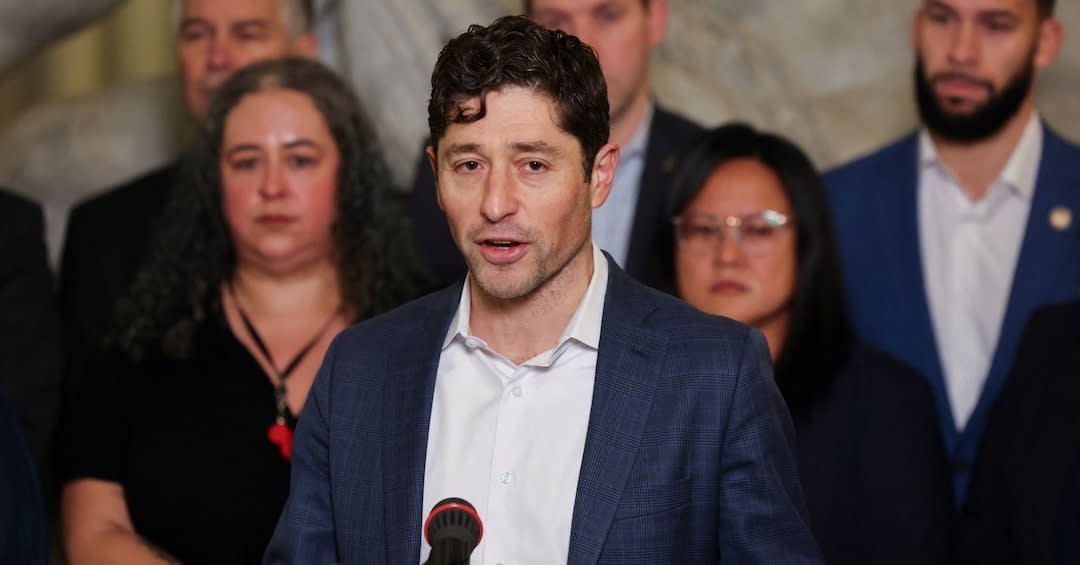 Minneapolis mayor demands transparent investigation into ICE shooting as  protests spread | Reuters