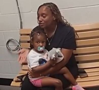 Detectives Seek 27‑Year‑Old Mother and Endangered 2‑Year‑Old After High‑Speed Flight from Walmart in Bradenton