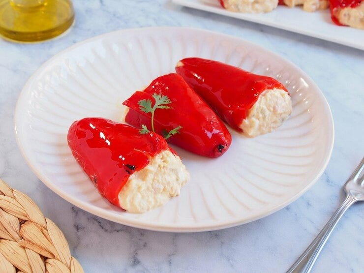 Pimientos del piquillo rellenos de atún