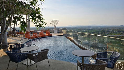 Hilton Garden Inn Rayong - Rooftop bar and pool