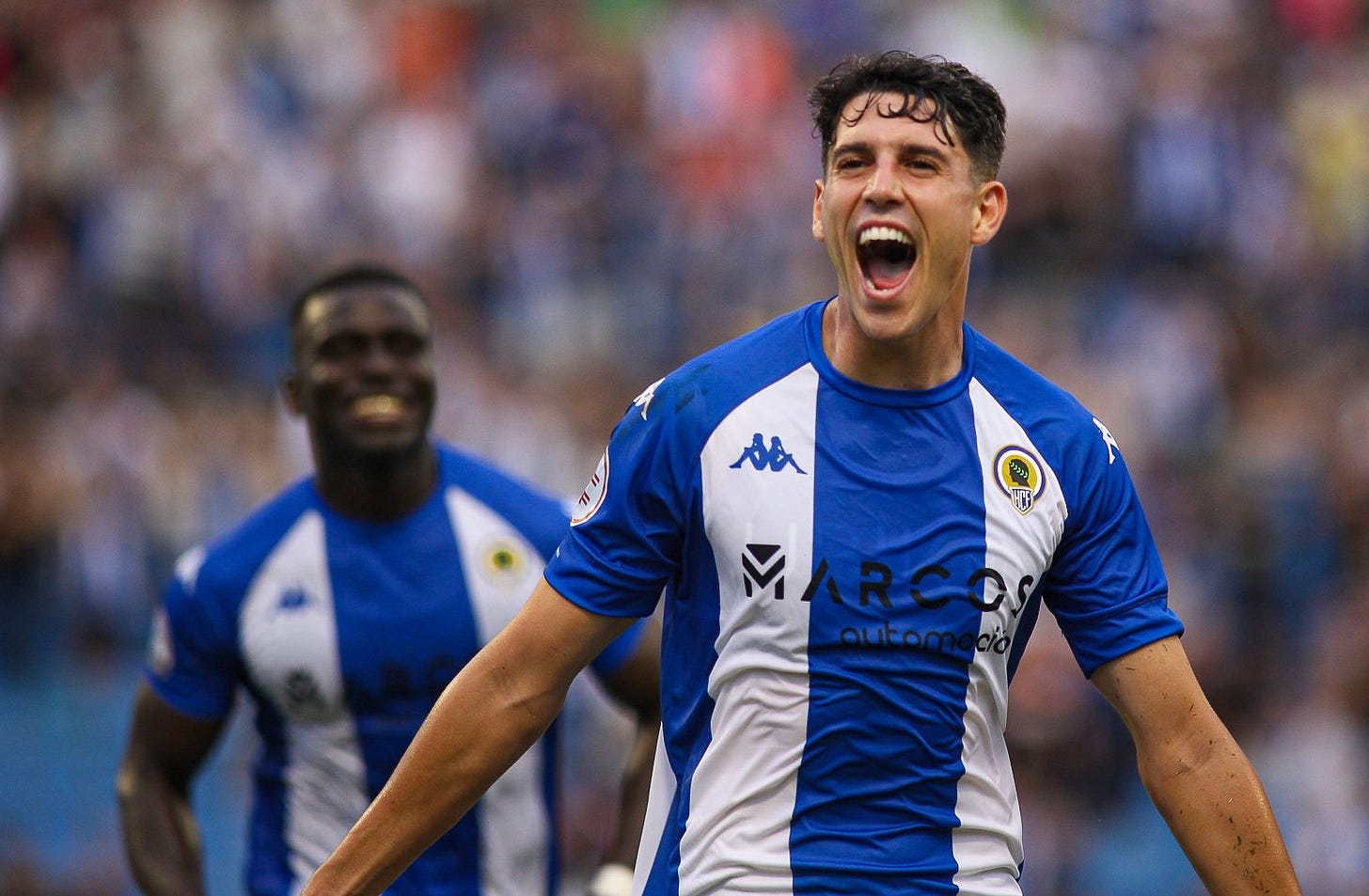 Roger Colomina celebra su gol