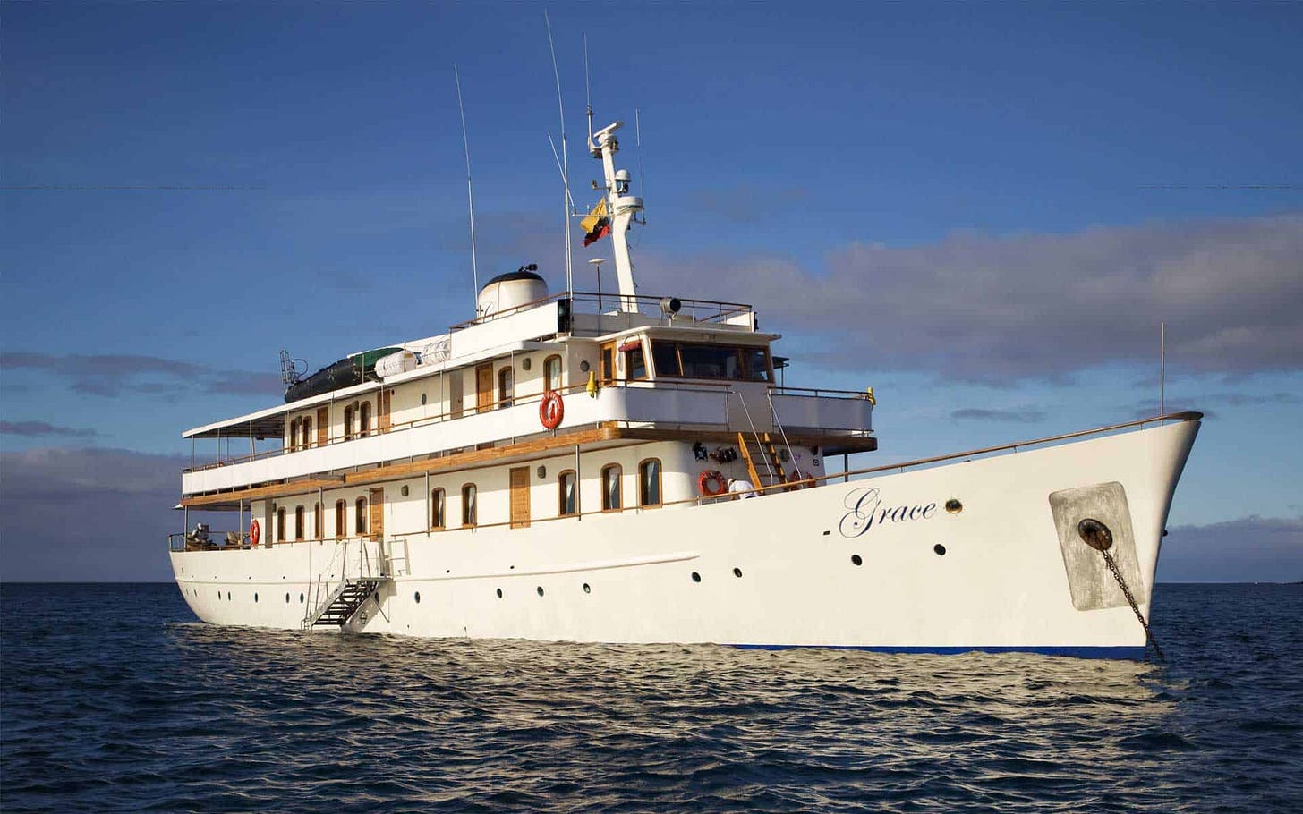 Quasar Expeditions | AdventureSmith Explorations Quasar Expeditions | AdventureSmith Explorations