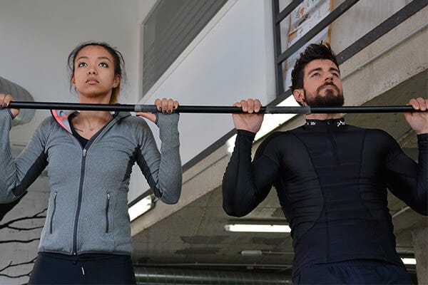cómo hacer dominadas para hombre y mujer