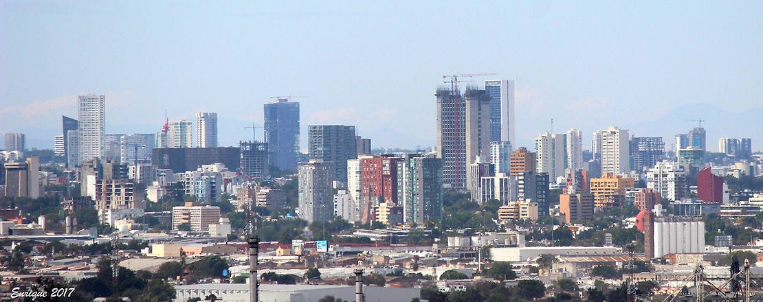 Guadalajara skyline con edificios en construcción