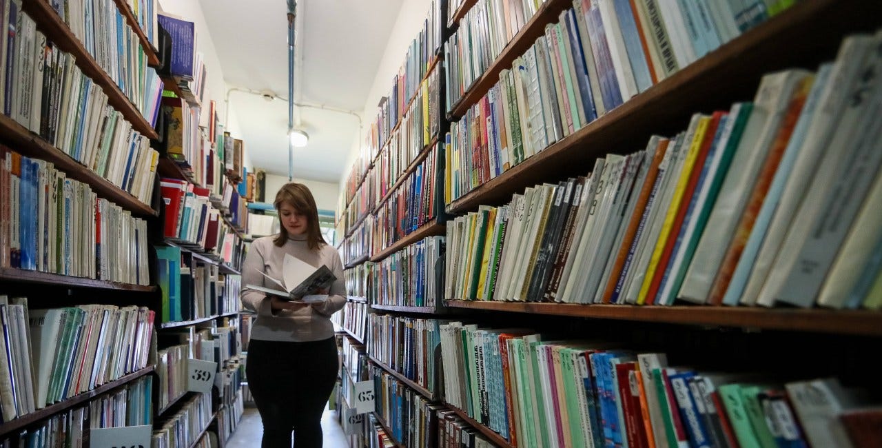 How to Get College Students Reading Again